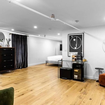 King Bed, The Phenix Historic Hotel, Spacious, Room # 406 Бангор Екстериор снимка