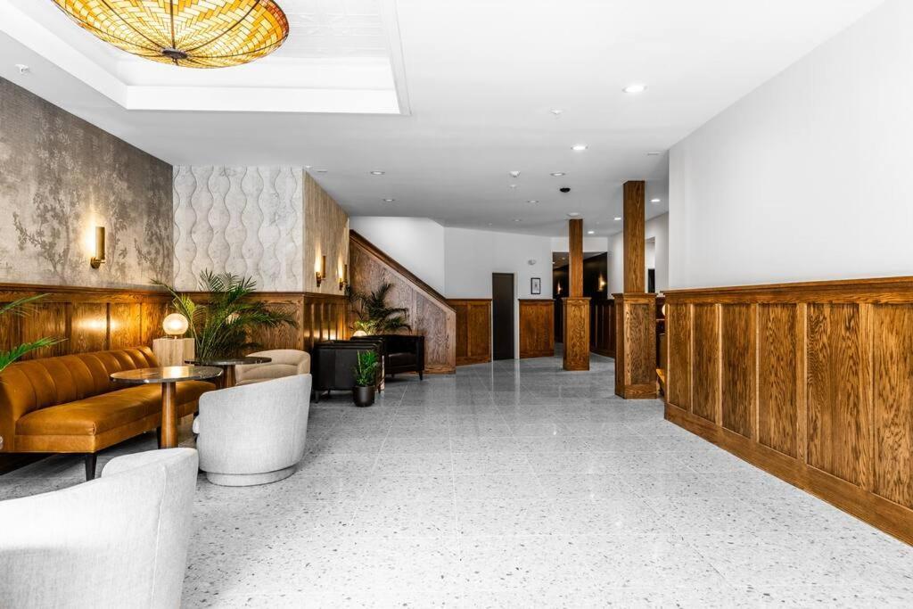 King Bed, The Phenix Historic Hotel, Spacious, Room # 406 Бангор Екстериор снимка